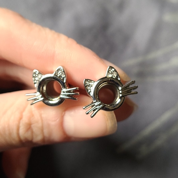 Jewelry - ⭐4g Cat Stretcher⭐